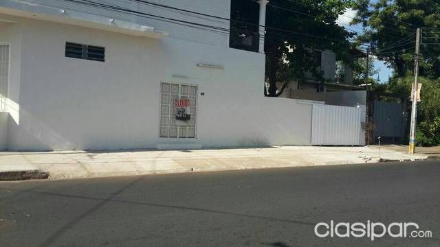 Alquilo casa sobre medico de chaco y guraniees para oficina; vivienda o comercio muy buena ubicación casi frente el super el pueblo — foto 2