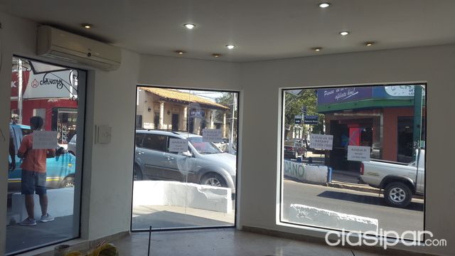 Alquilo Salón Comercial en excelente zona — foto 3
