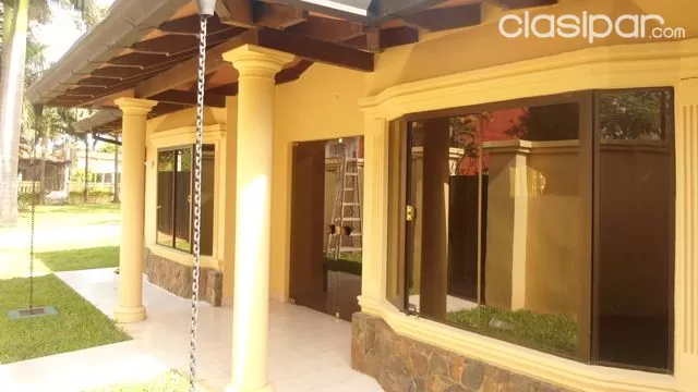SE VENDE RESIDENCIA EN MBURUCUYA - A PASOS DE PRIMER PTE — foto 2