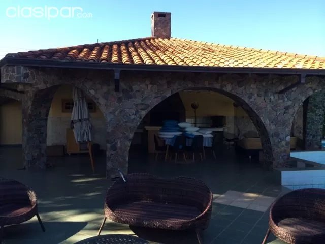 SE VENDE RESIDENCIA EN MBURUCUYA - A PASOS DE PRIMER PTE — foto 3