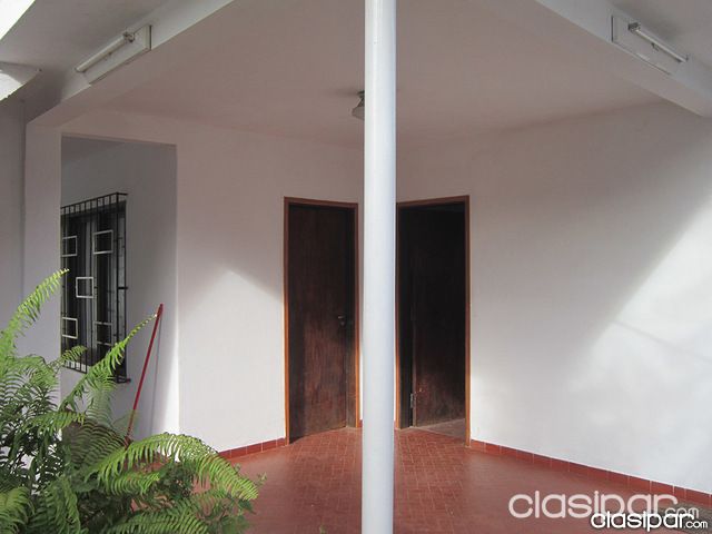 VENDO CASA EN INMEJORABLE UBICACIÓN — foto 2