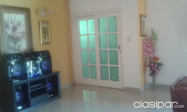 HERMOSA RESIDENCIA EN BARRIO VILLA AURELIA A TRES CUADRAS DE LA AVDA. MCAL. LOPEZ — foto 3