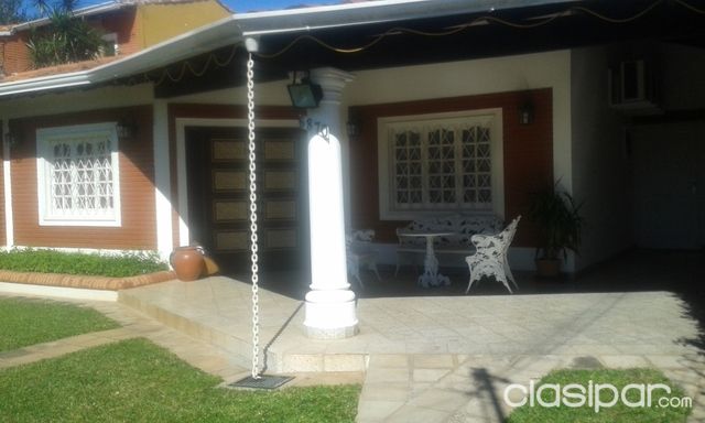 HERMOSA RESIDENCIA EN BARRIO VILLA AURELIA A TRES CUADRAS DE LA AVDA. MCAL. LOPEZ — foto 2