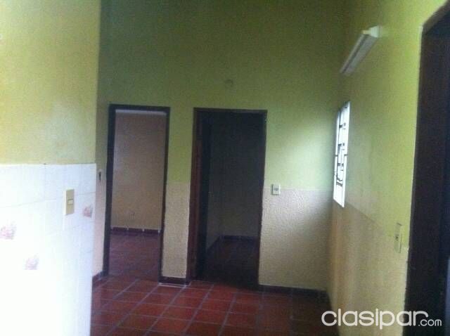 Alquilo departamento con dos habitaciones, baño,área de servicio,con salida al balcón, entrada y salida independiente. — foto 2