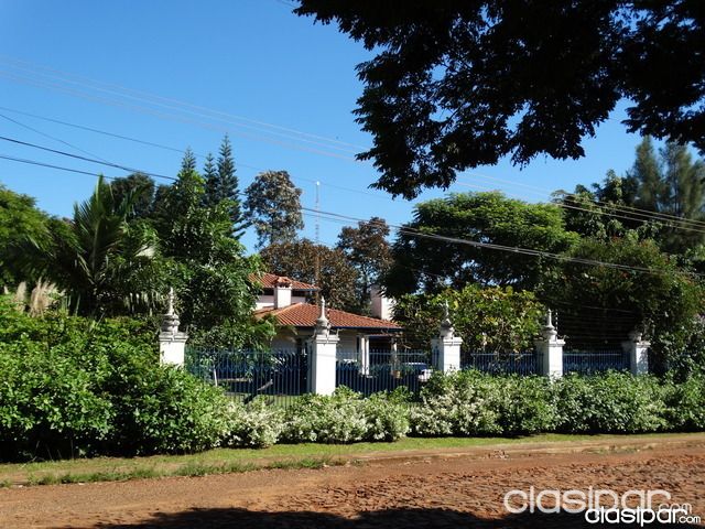 VENDO HERMOSA RESIDENCIA EN CIUDAD DEL ESTE — foto 3