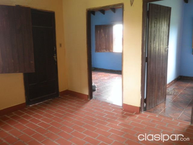 Vendo una hermosa casa en Limpio Costa Azul esq 14x 26 mts a 500mts del asfalto buena plantación y empastado con rejas Docu al dia — foto 3