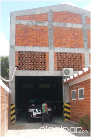 Amplio Tinglado a cuadras de Artigas y 1er Presidente — foto 2