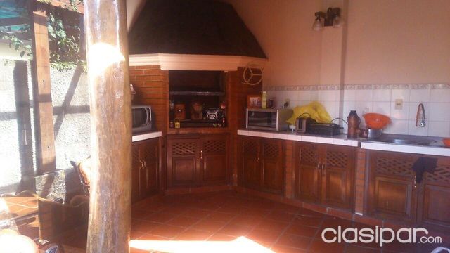 VENDO CASA DE DOS PLANTAS EN CENTRO DE LIMPIO — foto 3