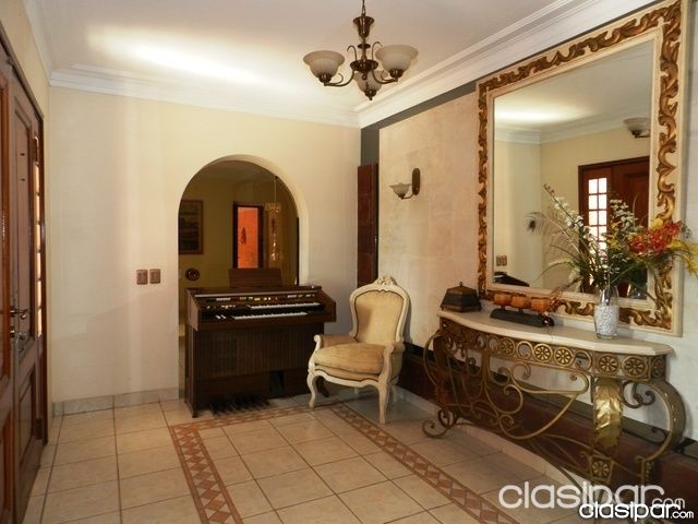RESIDENCIA EN SANTISIMA TRINIDAD CON MÁS DE 2000 M2 — foto 3