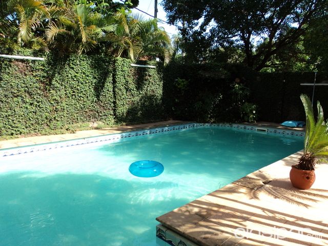 HERMOSA CASA EN ESQUINA - ZONA JOCKEY CLUB PYO!! — foto 3