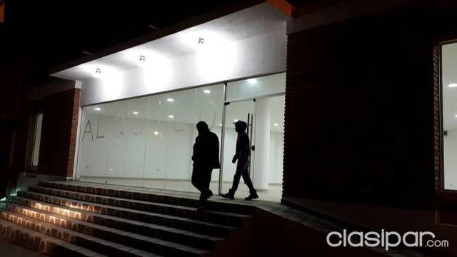 Alquilo hermoso salon comercial una cuadra antes del IPS luque — foto 3