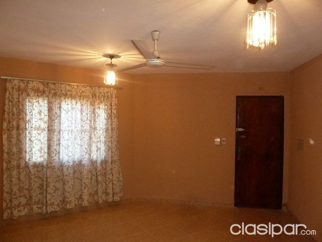 ALQUILO HERMOSO DEPRTAMENTO DE 3 DORMITORIOS POR 1.300.000 gs incluye expensas y agua DETRAS DE DYLAN — foto 2