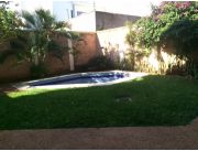 ALQUILO Residencia de 4 dormitorios zona Mburucuya c/piscina!!!