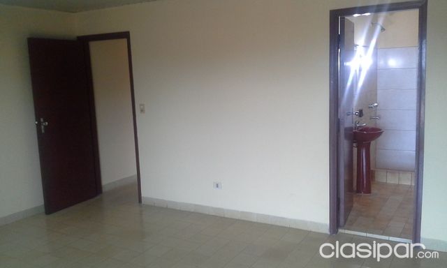 AMPLIO DPTO. DE 02 DORMITORIOS, UNO EN SUITE, CON PLACARES, Y DOS BAÑOS, UNA COCHERA, B° VISTA ALEGRE - ASUNCION — foto 3