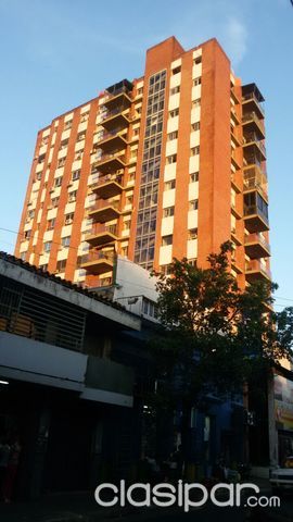 ULTIMO PISO!!!...REMATO DEPARTAMENTO CENTRICO DE 4 DORMITORIOS Y 3 COCHERAS TITULADAS!!! — foto 2
