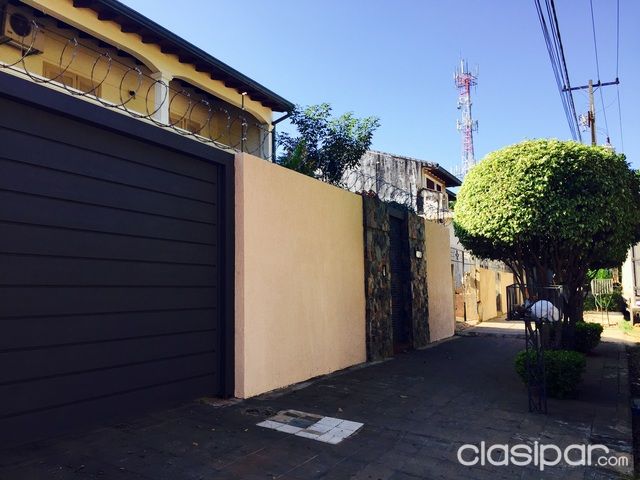 Hermosa Casa de 2 Pisos, Barrio: Mburucuya, a 2 cuadras de Santísima Trinidad — foto 3