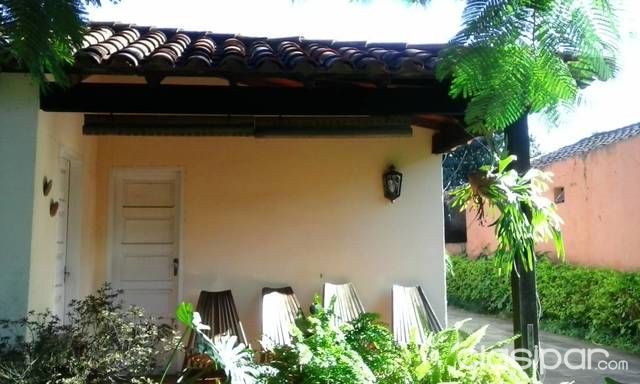 Vendo casa en barrio nazareth con jardin y patio grandes! A 30 metros de Rca Argentina A 2 cuadras del jockey!! — foto 2