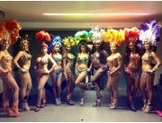 Show de bailarinas con batucada