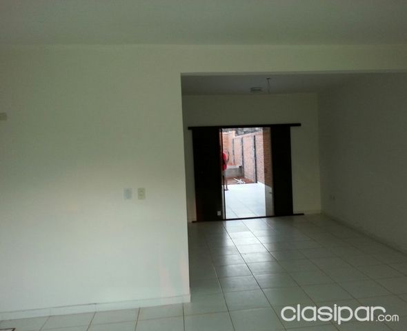 VENDO HERMOSO DUPLEX EN MARIANO ROQUE ALONSO. SEMI TERMINADO. — foto 2
