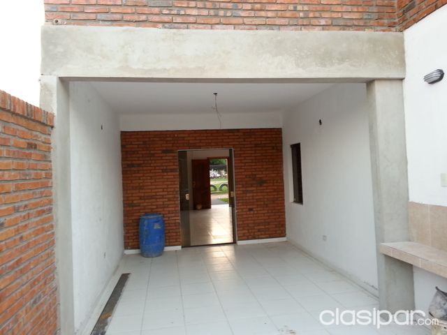 VENDO HERMOSO DUPLEX EN MARIANO ROQUE ALONSO. SEMI TERMINADO. — foto 3