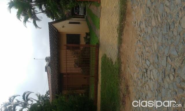 Vendo terreno con casa barrio Las carmelitas cerca del banco central calle pastor filartiga 1088. En esa zona se vende a 1000$ El ntro cuadrado oferta se pide 800$ El mtro cuadrado — foto 2