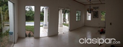 EN VENTA HERMOSA CASA A PASOS DE LA AVDA. DEL YACHT. ASUNCION — foto 3