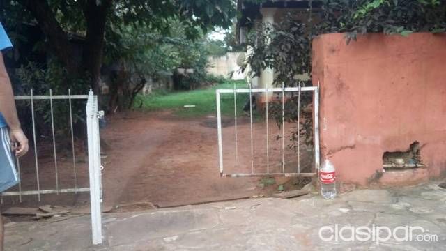 UNICO DUEÑO VENDE CASA EN EL CENTRO DE ÑEMBY!! A DOS CUADRAS DE LA IGLESIA — foto 2