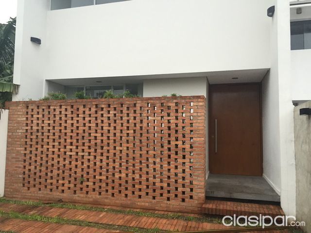 VENDO AMPLIO DUPLEX CON PISCINA A 50 MTS DE SACRAMENTO EN BARRIO TRINIDAD — foto 2