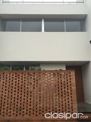 VENDO AMPLIO DUPLEX CON PISCINA A 50 MTS DE SACRAMENTO EN BARRIO TRINIDAD — foto 3
