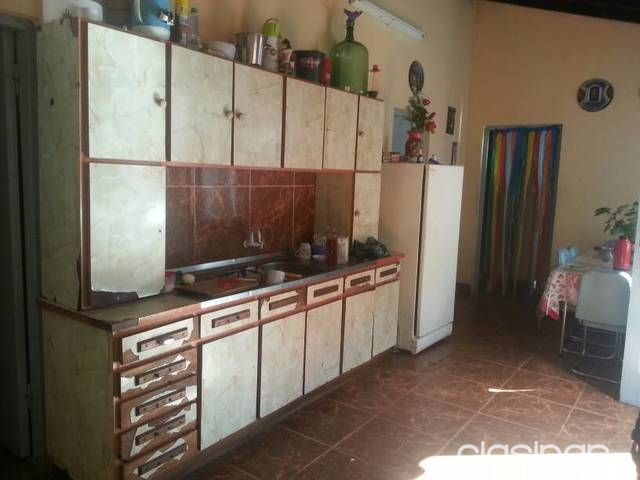 Vendo casa itaugua centro frente a colegio amado bittar — foto 2