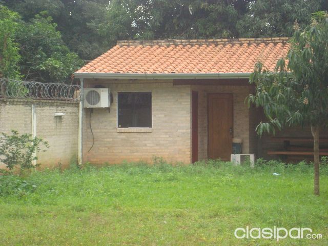 VENDO HERMOSA CASA EN EL BARRIO SAN MIGUEL A PASOS DE LA AVDA. MCAL. LOPEZ — foto 2