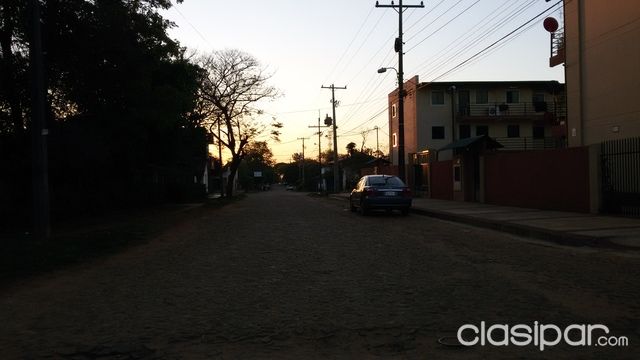 OFERTA VENDO CASA EN LUQUE 4° BARRIO ZONA COLEGIO TECNICO SE RECIBE TERRENOS O VEHICULOS — foto 3