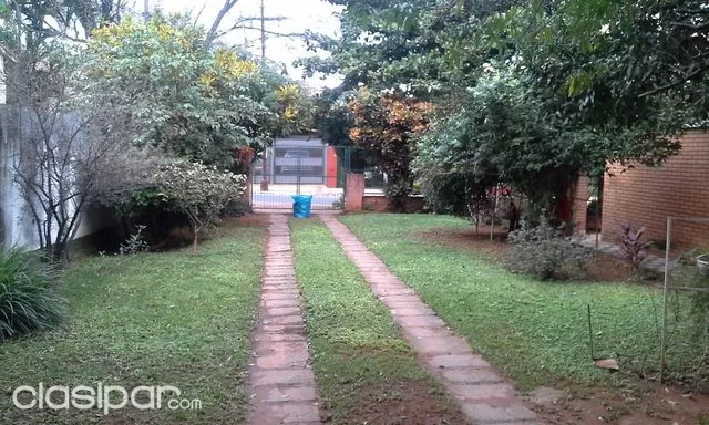 Vendo casa en inmejorable ubicación barrio Nazareth — foto 3