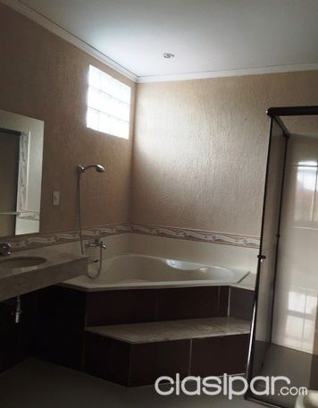 VENDO HERMOSA RESIDENCIA EN BARRIO HERRERA SOBRE CALLE SUCRE — foto 3