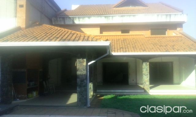 VENDO CASA DE TRES PISOS EN ASUNCION BARRIO LAS CARMELITAS. — foto 2