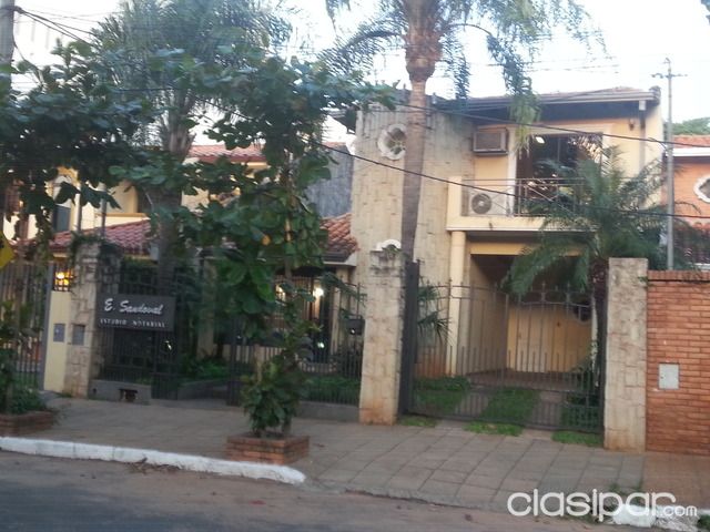 HERMOSA CASA EN BARRIO LOS LAURELES ZONA RESIDENCIAL — foto 2