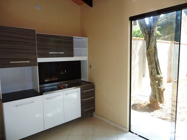 ESPECTACULAR! Hermoso Chalet tipo duplex a estrenar! a cuatro cuadras de avenida Defensores del Chaco. Zona residencial. — foto 3