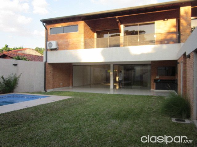 EN MBURUCUYA, VENDO CASA LUJOSA Y MUY FINA, ESTILO MINIMALISTA A ESTRENAR — foto 2