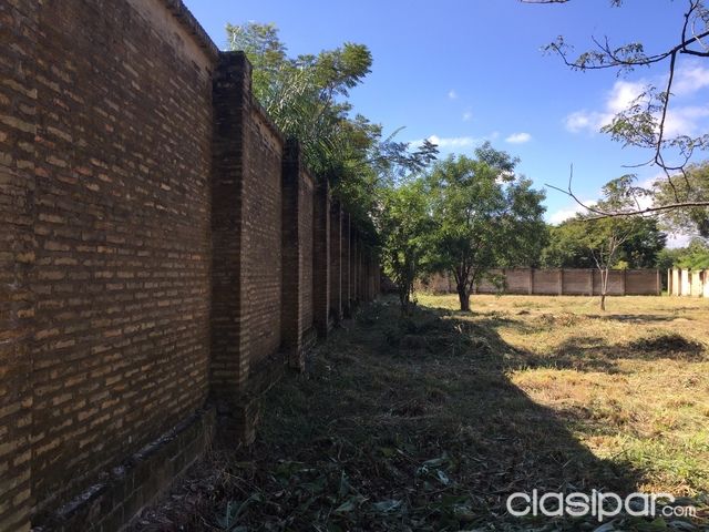 VENDO 3 terrenos en Loma Pyta. 1980 m2. totalmente amurallado — foto 2