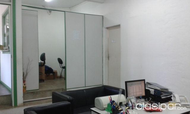 Amplio Salón Comercial Sobre Madame Lynch — foto 2