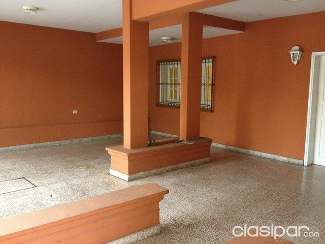 VENDO CASA EN EL CENTRO. SOBRE LA CALLE CAPITAN FIGARI — foto 2