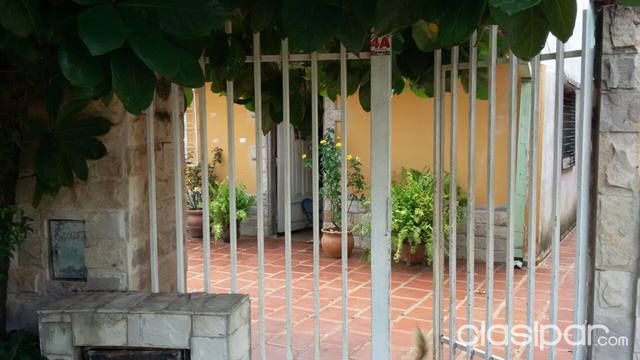 Casa a una cuadra de la Avd. Defensores — foto 2