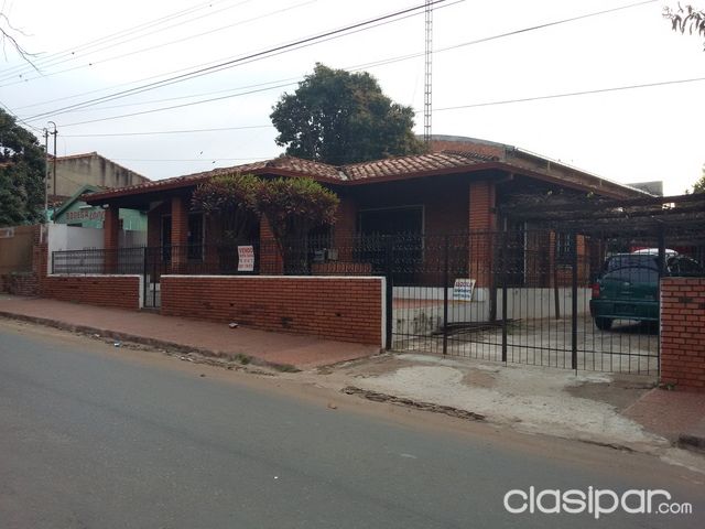 VENDO CASA en SAN LORENZO sobre calle azfaltada — foto 2