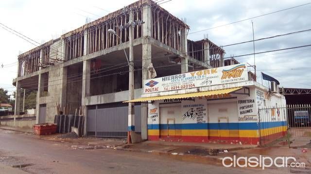 Vendo terreno de 10.000. Mts2 con 8 salones comerciales en itaugua km 31 — foto 2