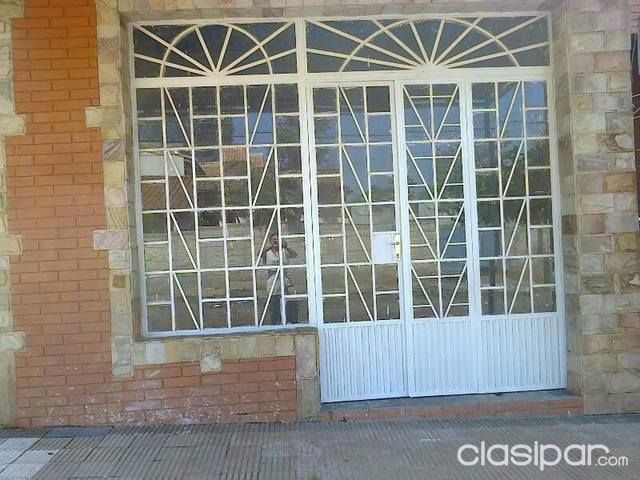 EN EL BARRIO SAN PABLO, COQUETO SALÓN — foto 2