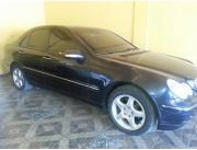 VENDO MERCEDES BENZ C220, DIESEL, 2002, ASIENTOS DE CUERO, TECHO SOLAR.