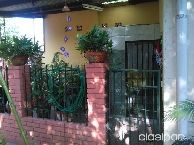 VENDO CASA en VILLA ELISA a 700mts de Petropar (tres dormitorios y salón comercial) — foto 2