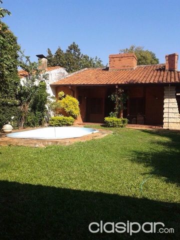 Casa en Barrio Herrera con gran Quincho y Piscina. — foto 2