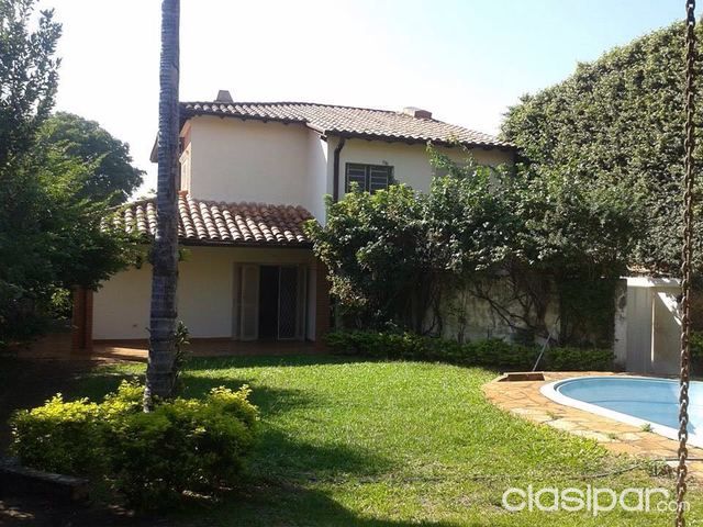 Casa en Barrio Herrera con gran Quincho y Piscina. — foto 3