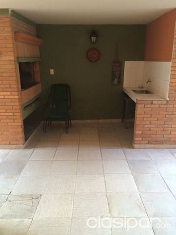 HERMOSO Y AMPLIO DEPARTAMENTO EN LAMBARE A DOS CUADRAS DEL SUPER PUEBLO 2.100.000 GS INCLUIDO EXPENSAS!!!! — foto 2